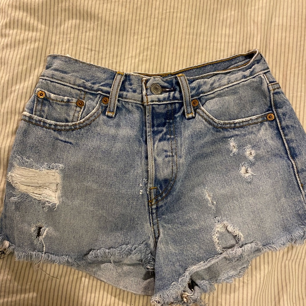 Levi’s shorts size 25